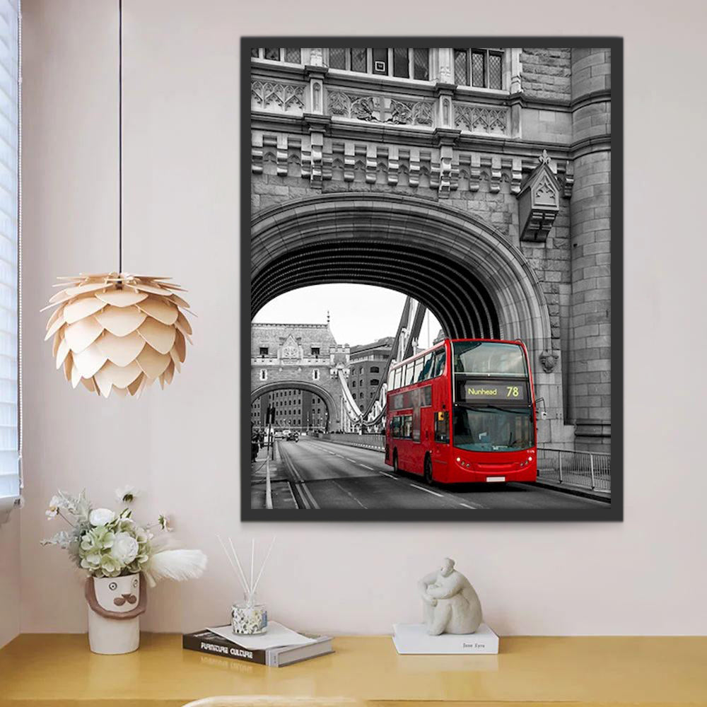 Autobús Rojo y Edificio Arqueado Pintar por Números