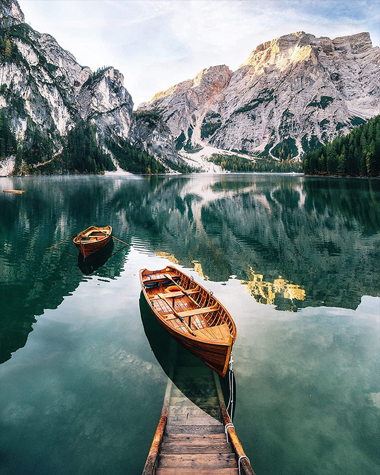 Barcos y Lago Rodeados de Montañas Pintar por Números