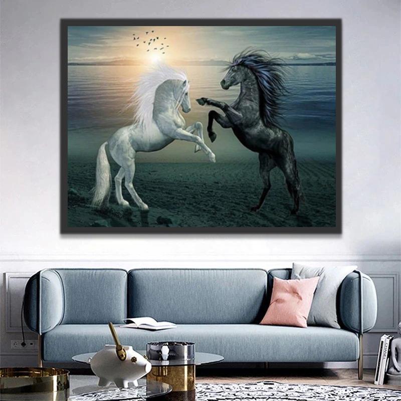 Caballo Blanco y Negro Peleando en Playa Pintar por Números