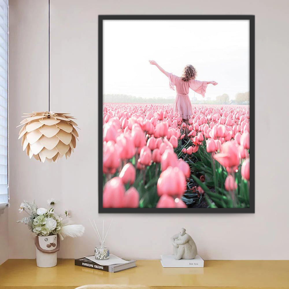 Chica en el Campo de Tulipán de Color Rosado Pintar por Números
