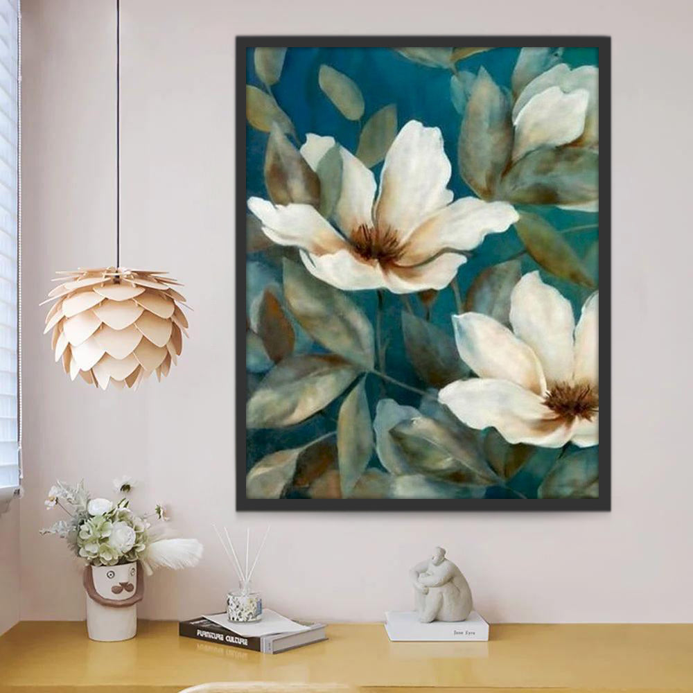 Flor Blanca y Hojas Verdes con Fondo Azul Pintar por Números