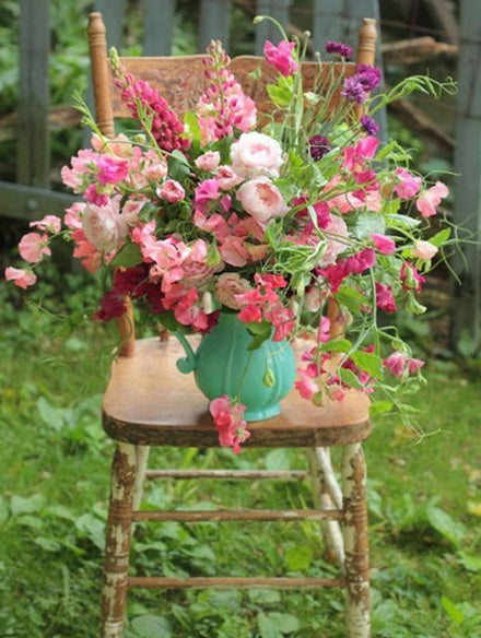 Florero de Flores y Silla sobre Césped Pintar por Números