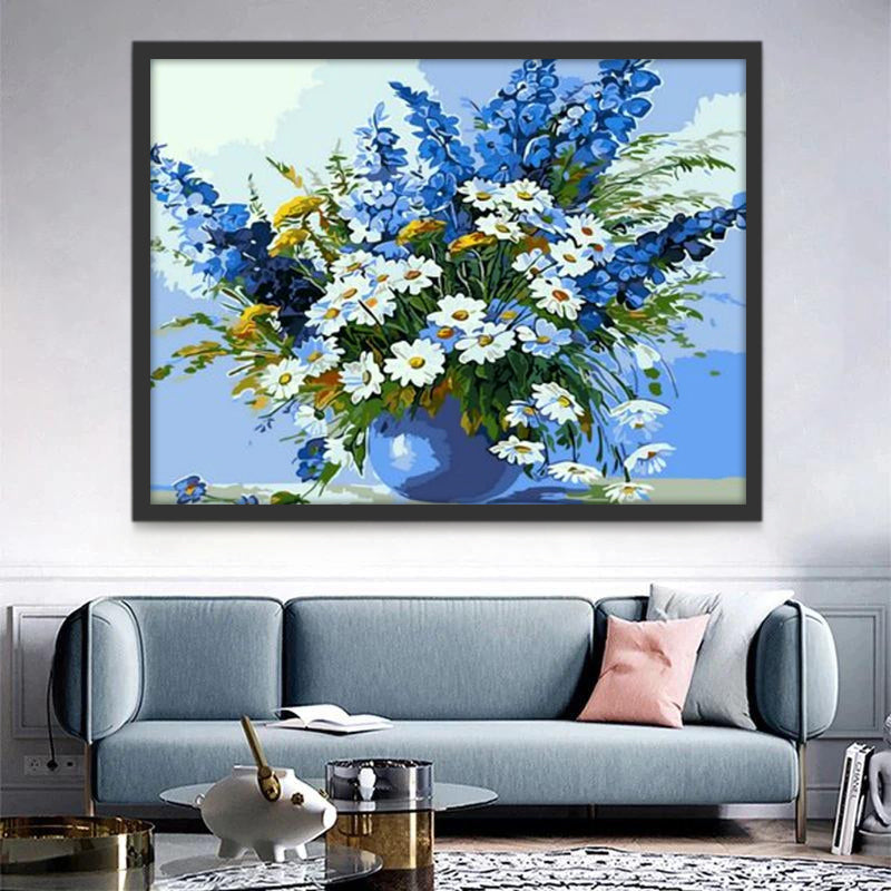 Flores Azules y Camomilas Blancas en Florero Pintar por Números