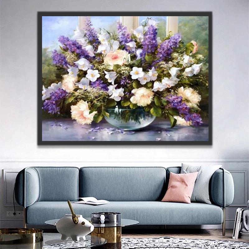 Flores Blancas y Moradas en Florero de Cristal en el Alféizar Pintar por Números
