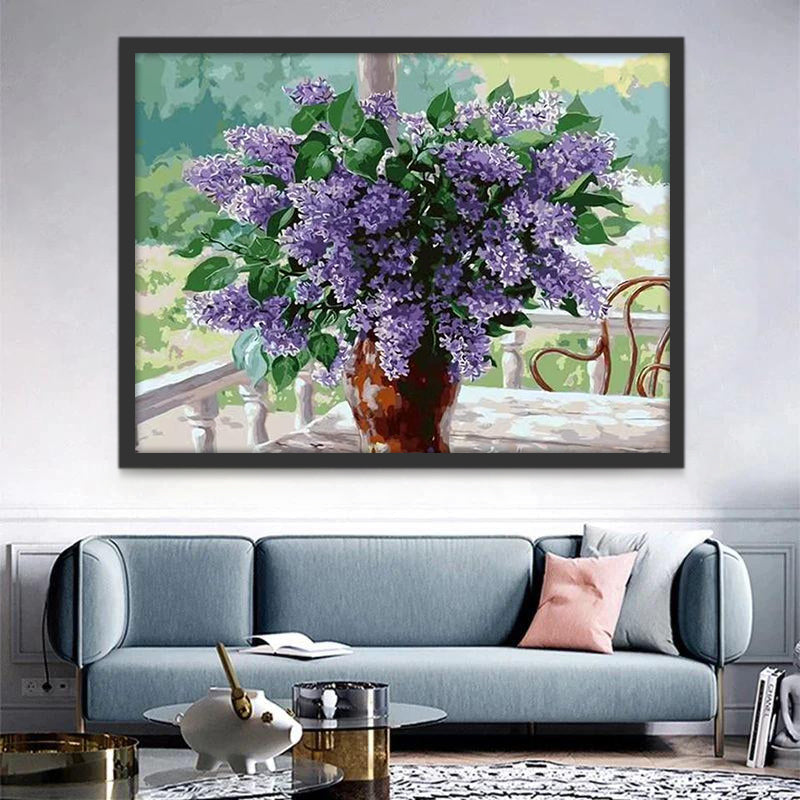 Flores Moradas en Florero Marrón sobre Mesa Blanca Pintar por Números