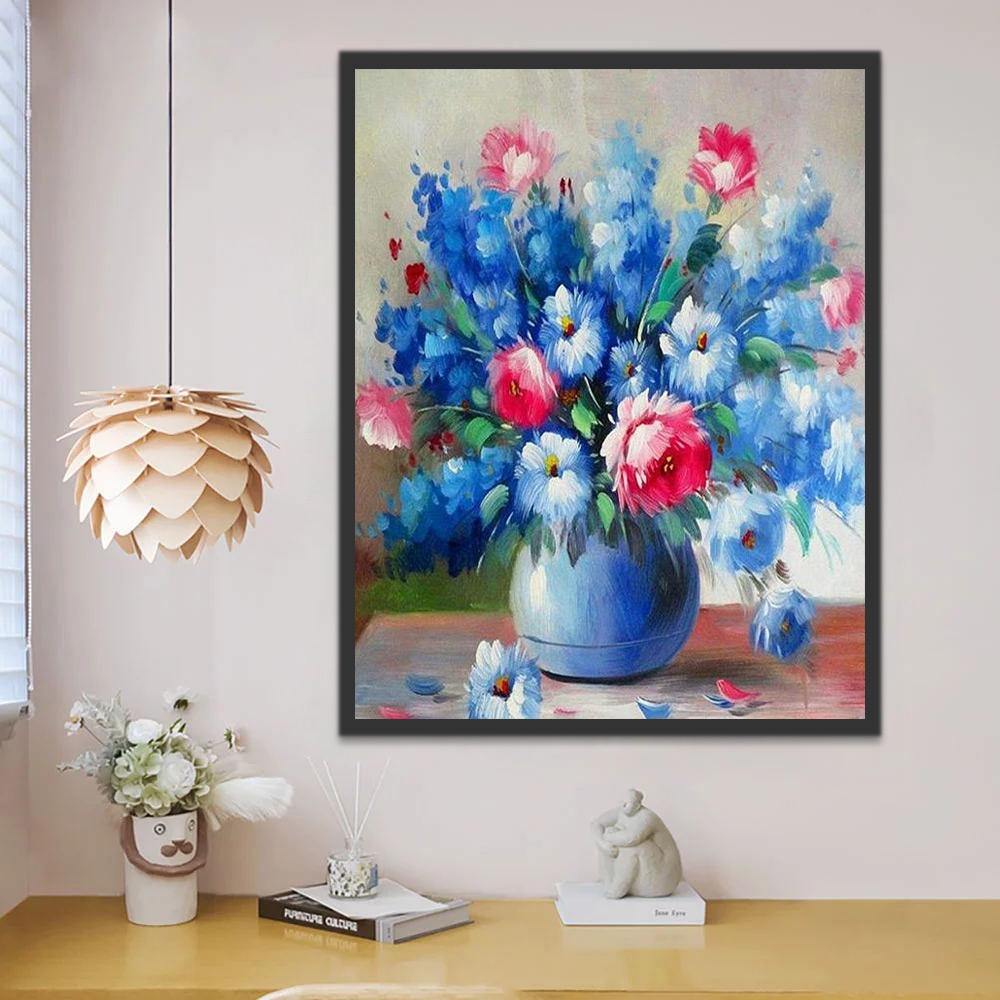 Flores Rojas y Azules en Florero sobre Mesa Pintar por Números
