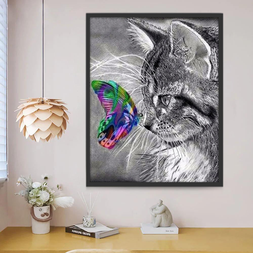Gato en Blanco y Negro Tocando Mariposa en Color Pintar por Números