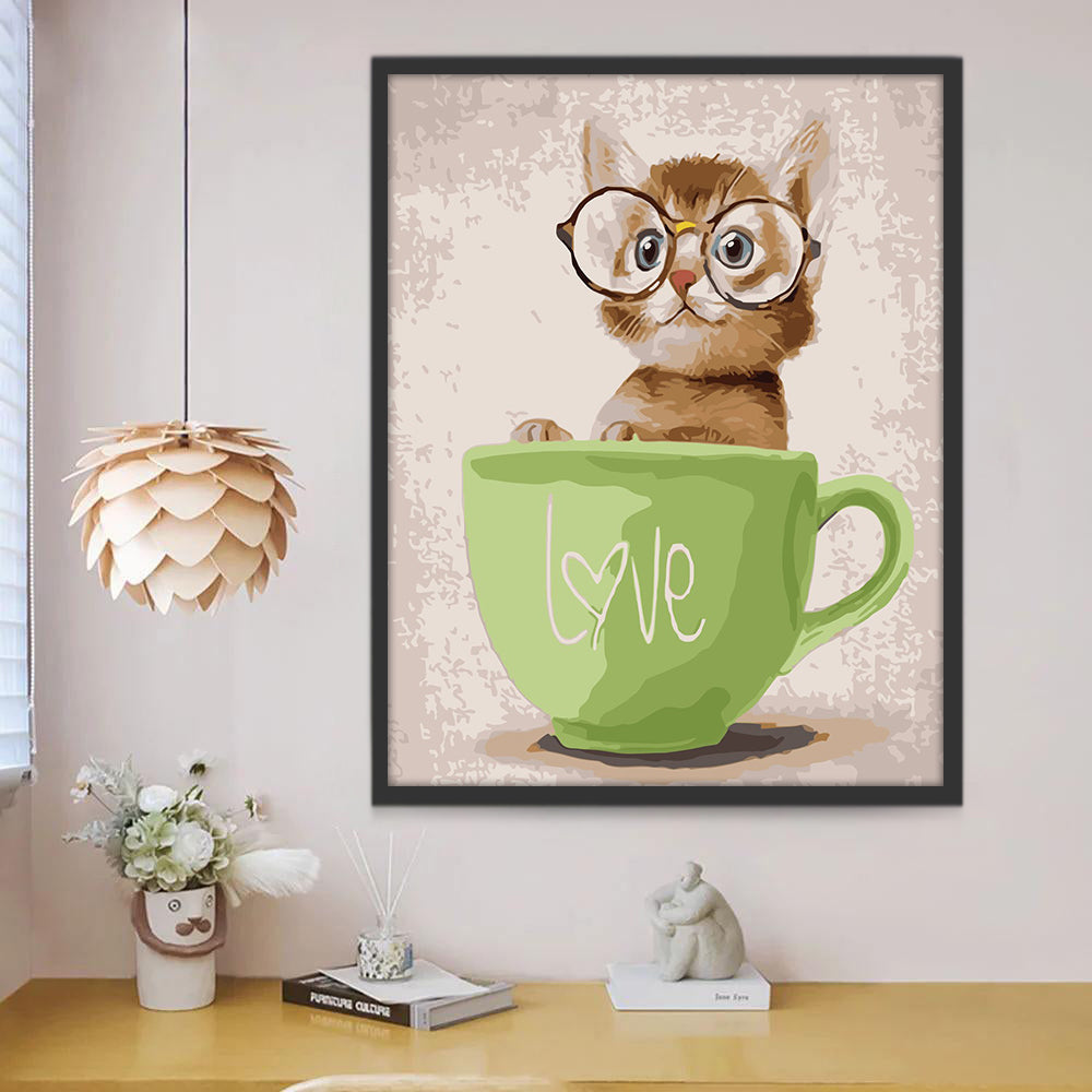 Gato Pequeño con Gafas en la Taza Pintar por Números