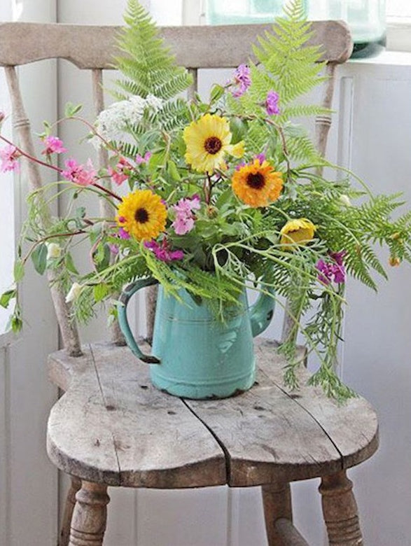 Girasoles Pequeños en Florero sobre Silla de Madera Pintar por Números