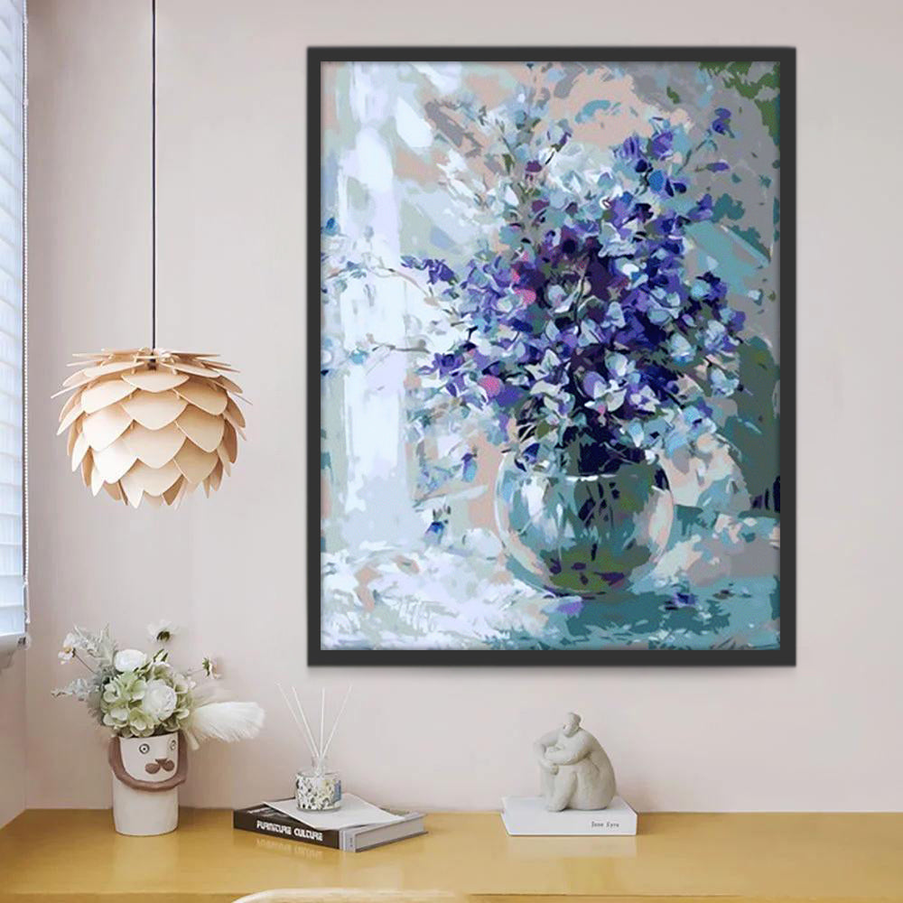 Jarrón Redondo con Flores Moradas y Azules al Sol Pintar por Números