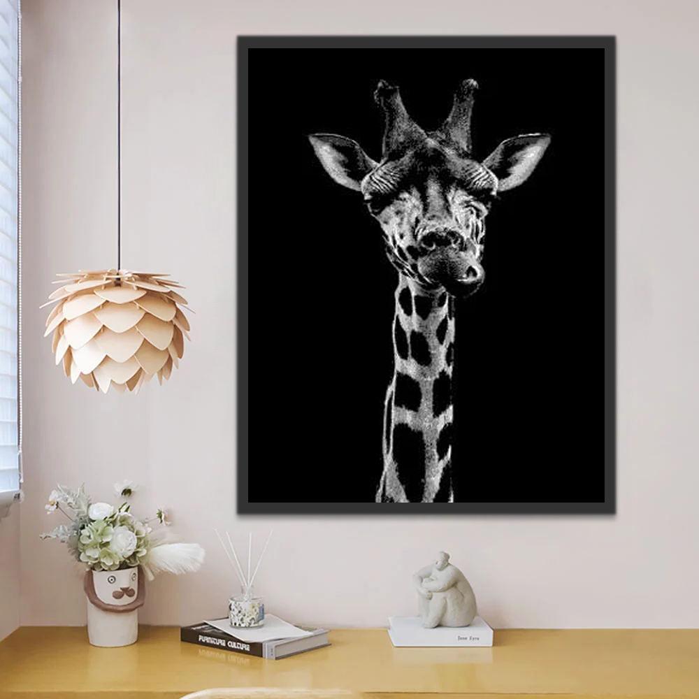 Jirafa Graciosa en Blanco y Negro Pintar por Números