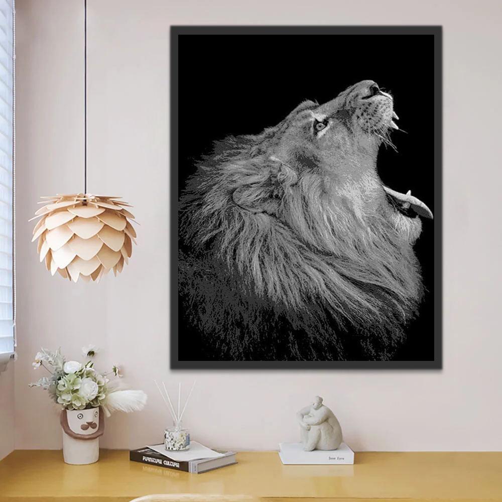 León Blanco y Negro Rugiendo Pintar por Números