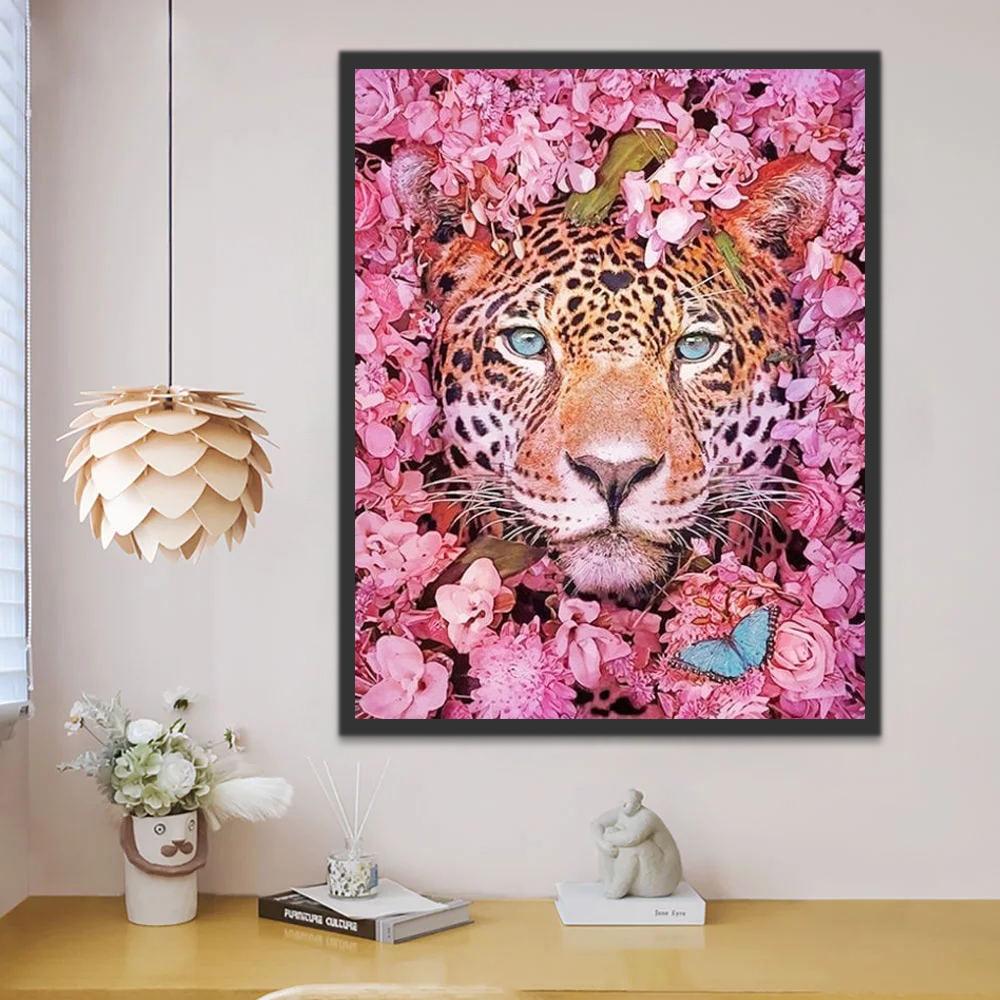 Leopardo Rodeado de Flores Rosadas Pintar por Números