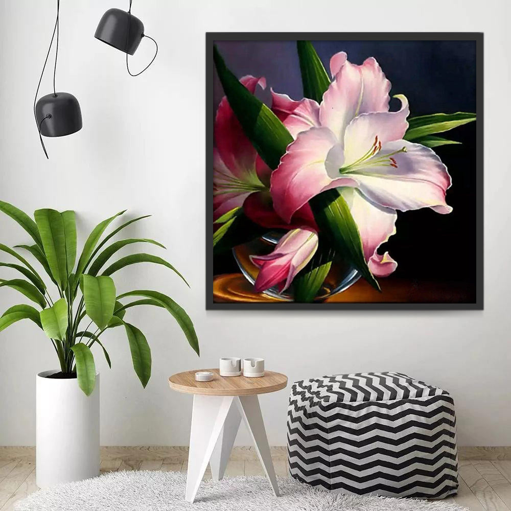 Lirios Rosados en Florero de Vidrio en la Oscuridad Pintar por Números