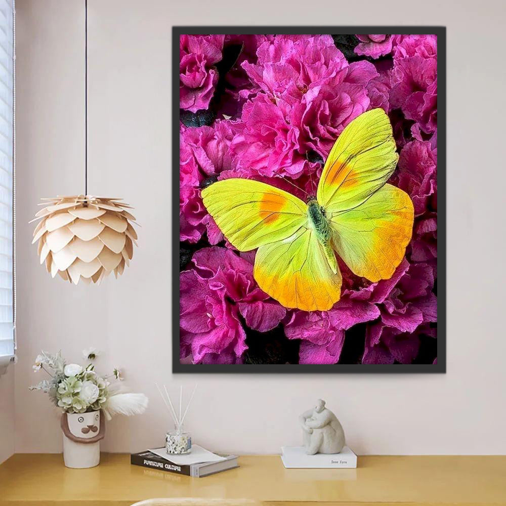 Mariposa Amarilla en Flores Rosas Pintar por Números