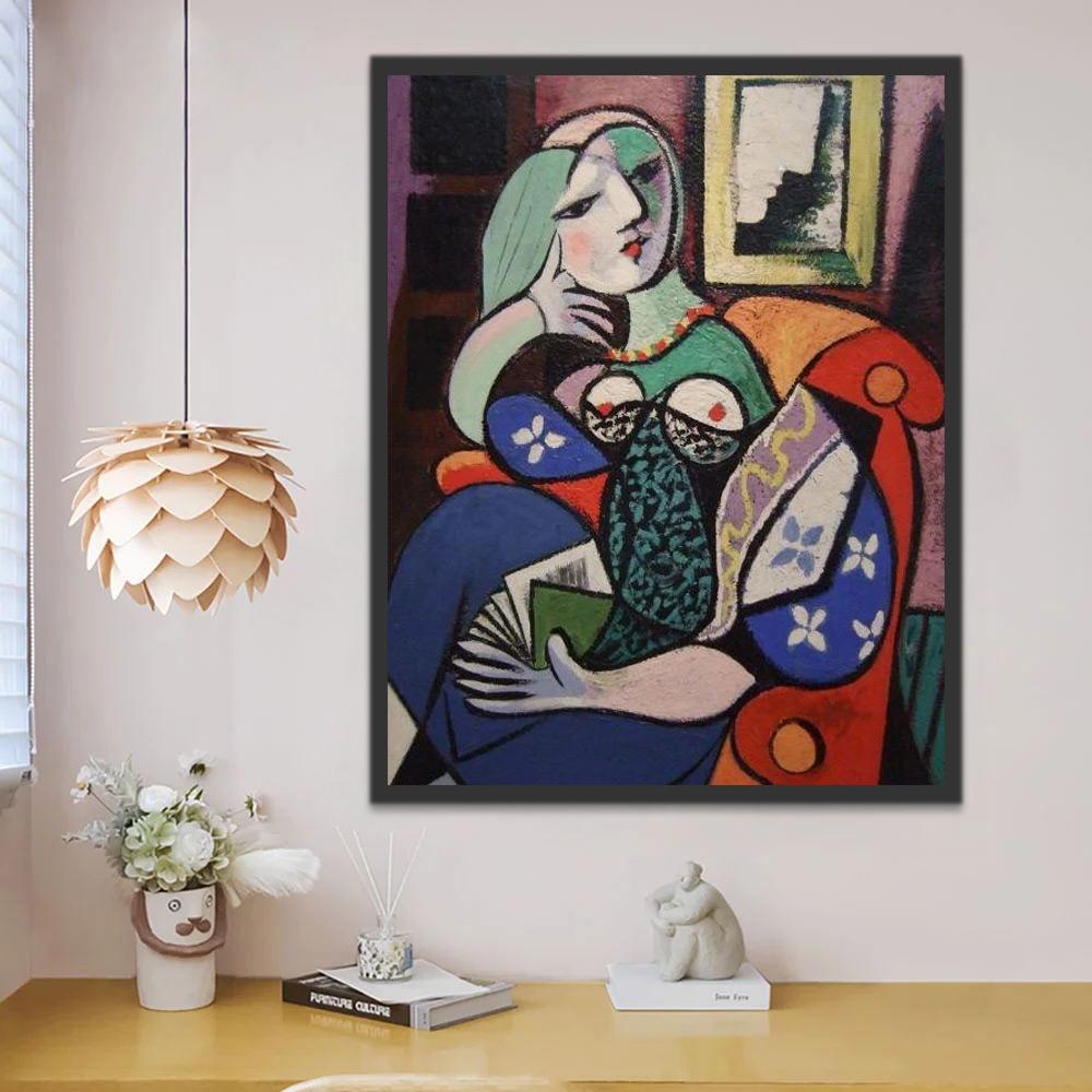 Mujer con Libro de Pablo Picasso Pintar por Números