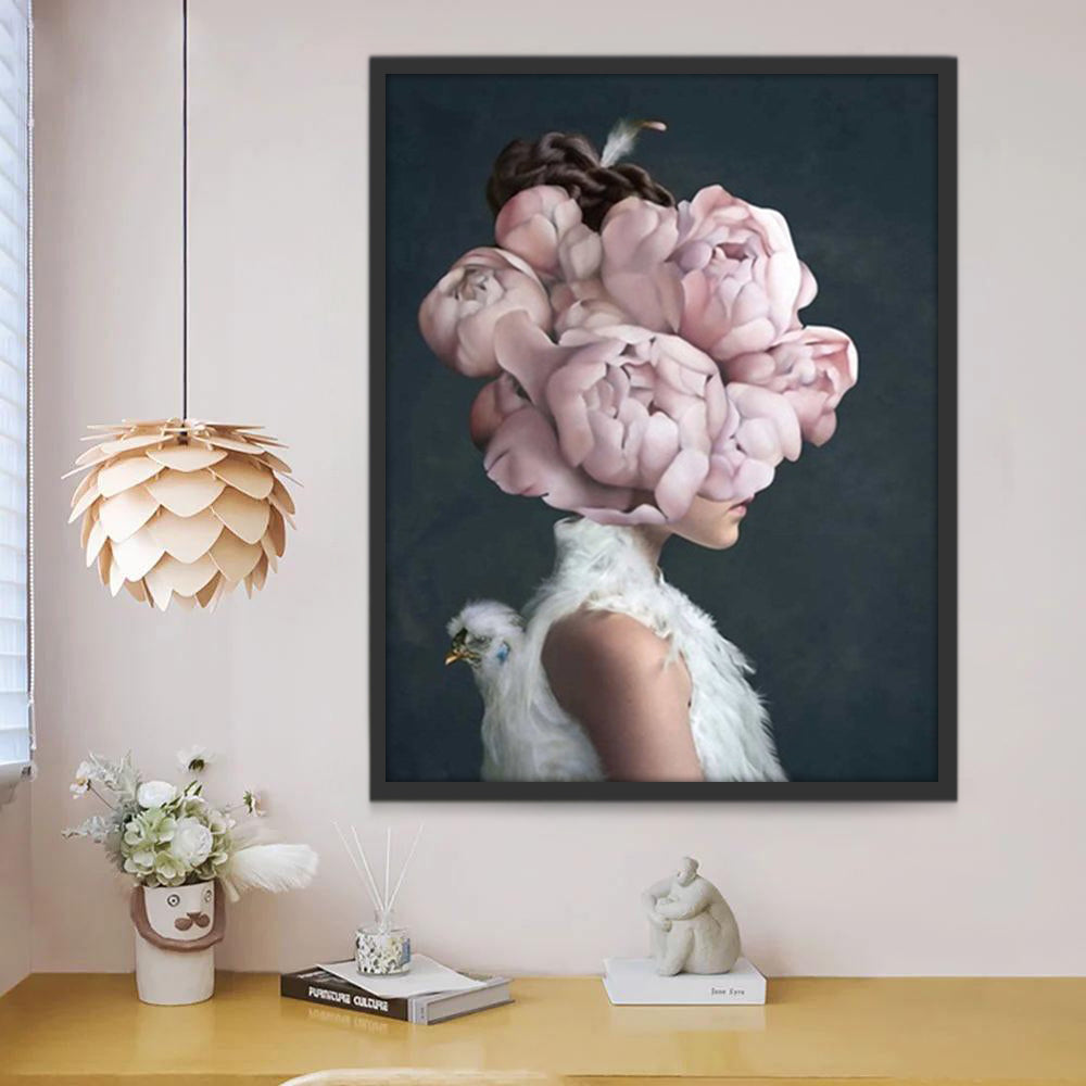 Mujer con Peonías Rosadas y Plumas Blancas Pintar por Números