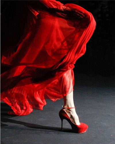 Mujer de Vestido Rojo y Zapatos Rojos Pintar por Números