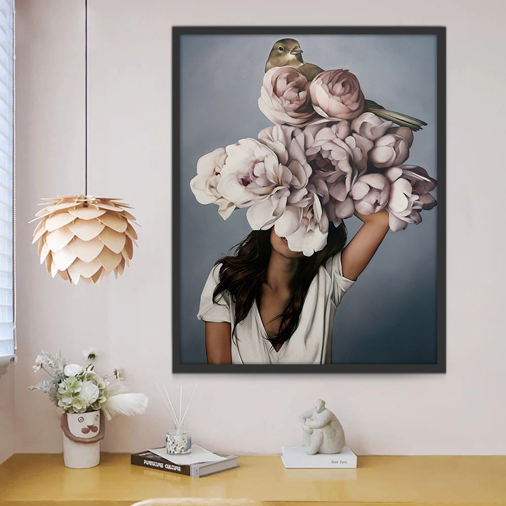 Mujer y Peonías Rosadas en Fondo Gris Pintar por Números