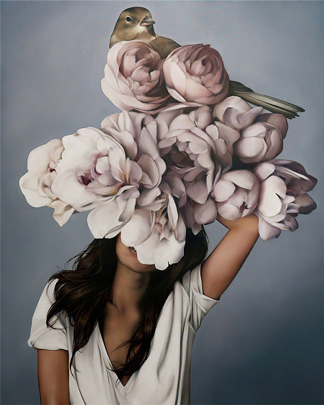 Mujer y Peonías Rosadas en Fondo Gris Pintar por Números