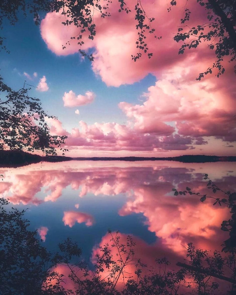Nubes Rosadas Reflejando en el Agua Pintar por Números