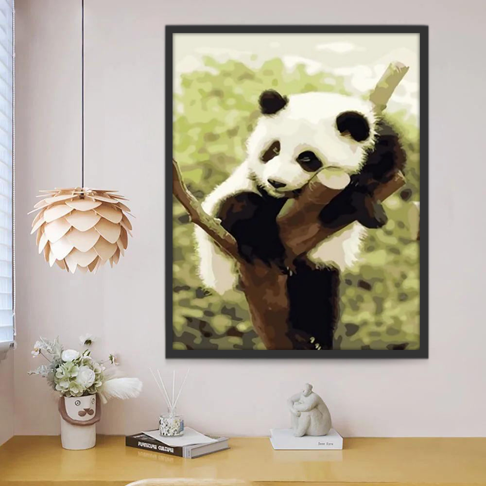 Panda Acostado sobre Tronco de Árbol con Fondo Verde Pintar por Números