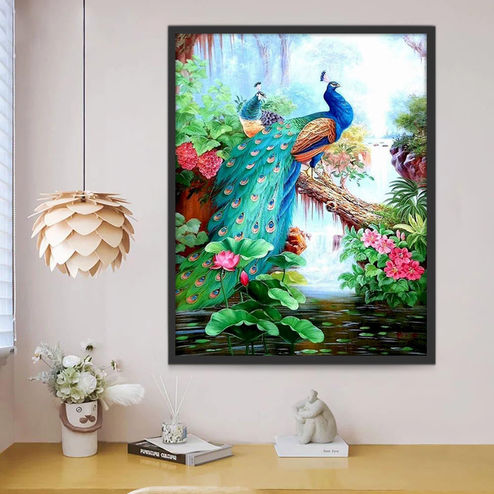 Pavo Real Rodeado de Plantas Pintar por Números