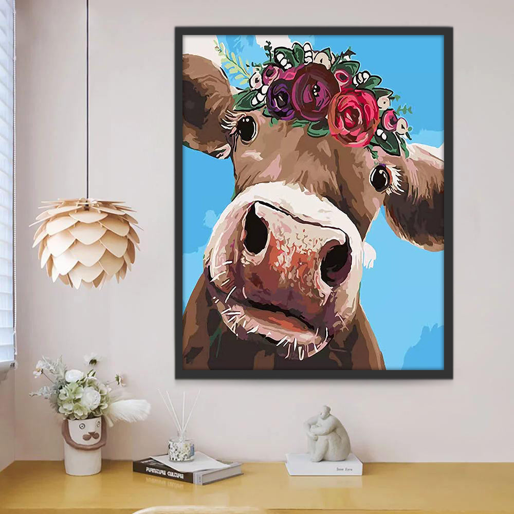Pintura de Vaca con Corona de Flores Rojas y Moradas Pintar por Números
