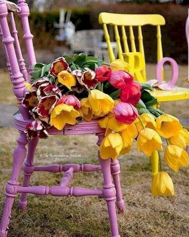 Ramo Bonito de Tulipán sobre Silla Rosada Pintar por Números
