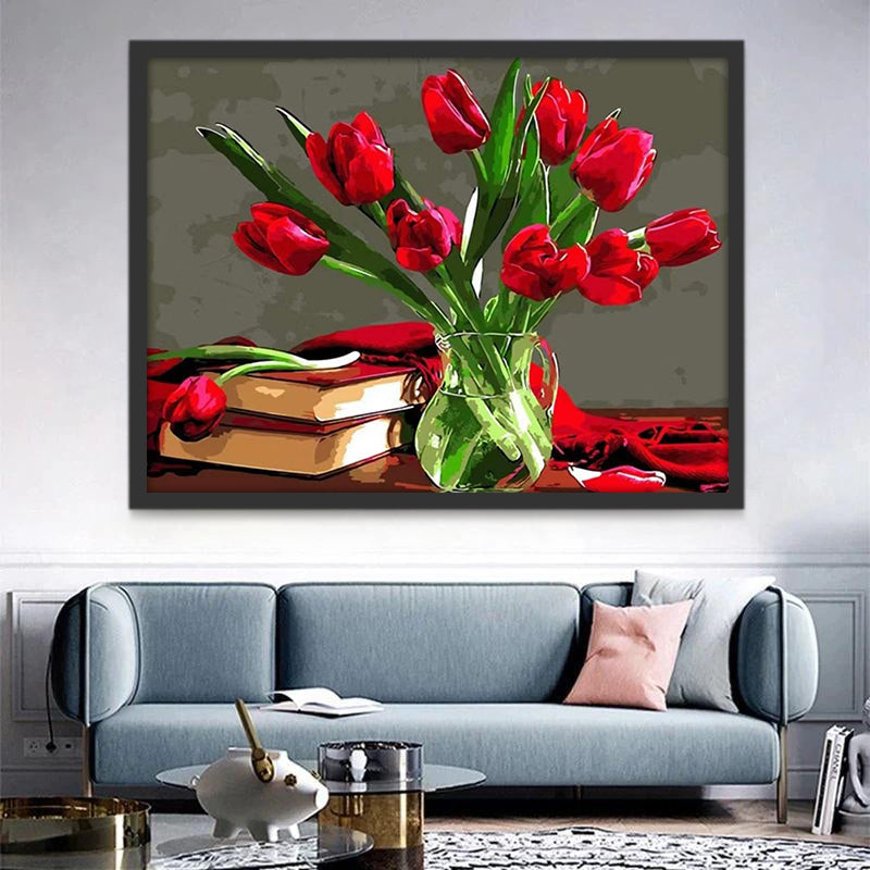 Ramo de Tulipanes Rojos sobre Mesa con Libros Pintar por Números