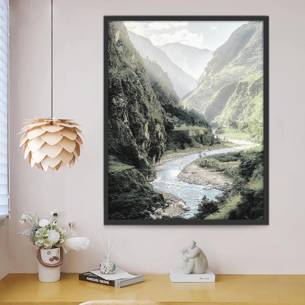 Río entre Las Montañas con la Niebla Pintar por Números