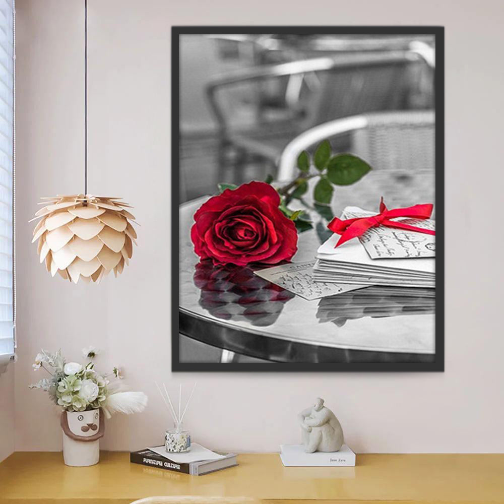 Rosa Roja y Cartas con Cinta Roja sobre Mesa Pintar por Números