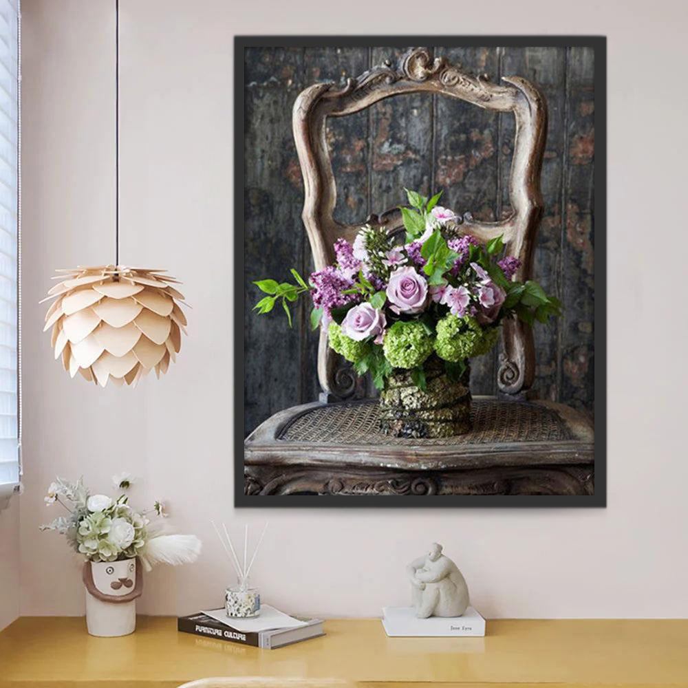 Rosas Moradas en Florero sobre Silla de Madera Pintar por Números