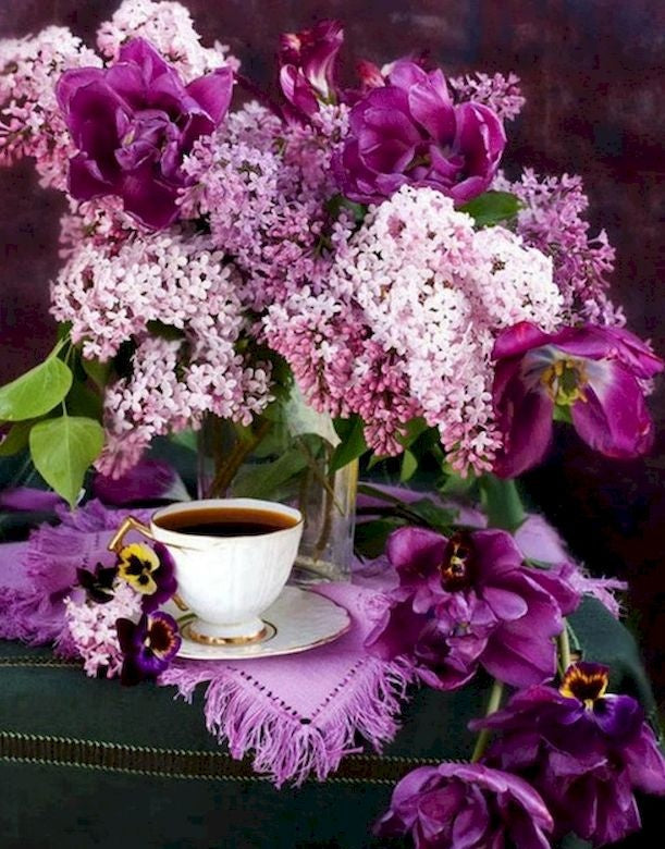 Taza de Café y Flores Moradas y Blancas en Florero Pintar por Números