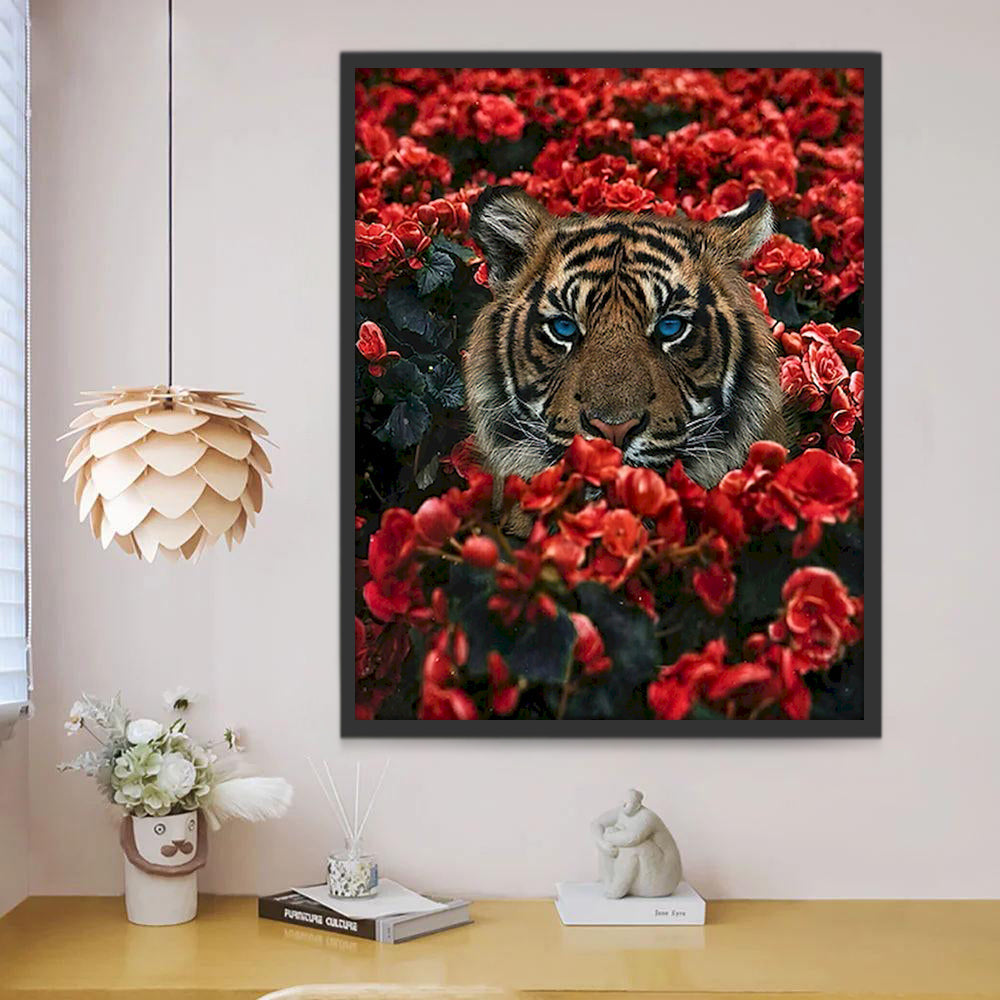 Tigre Rodeado de Flores Rojas Pintar por Números