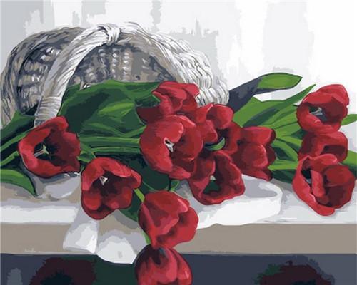 Tulipanes Rojos Oscuros y Cesta Caída en Blanco y Negro Pintar por Números