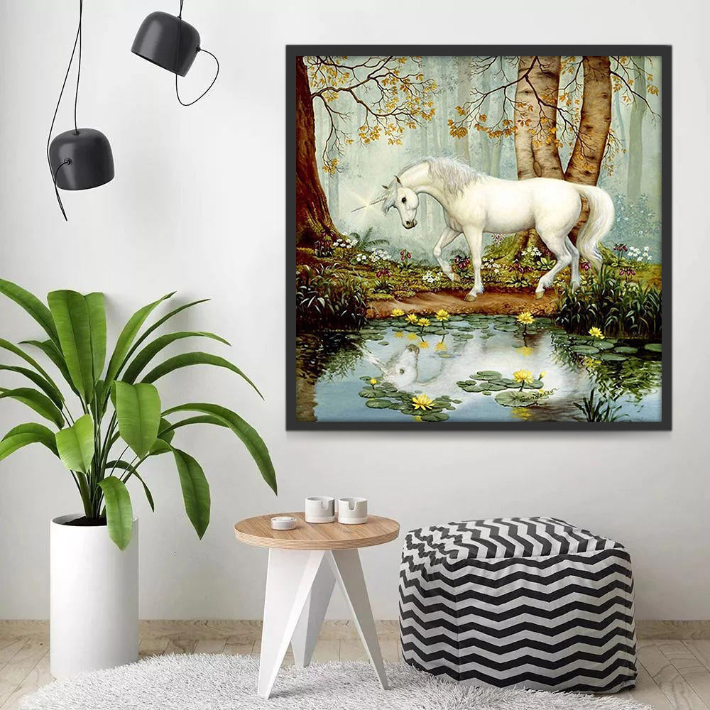Unicornio Caminando al Lado de Agua en Bosque Pintar por Números